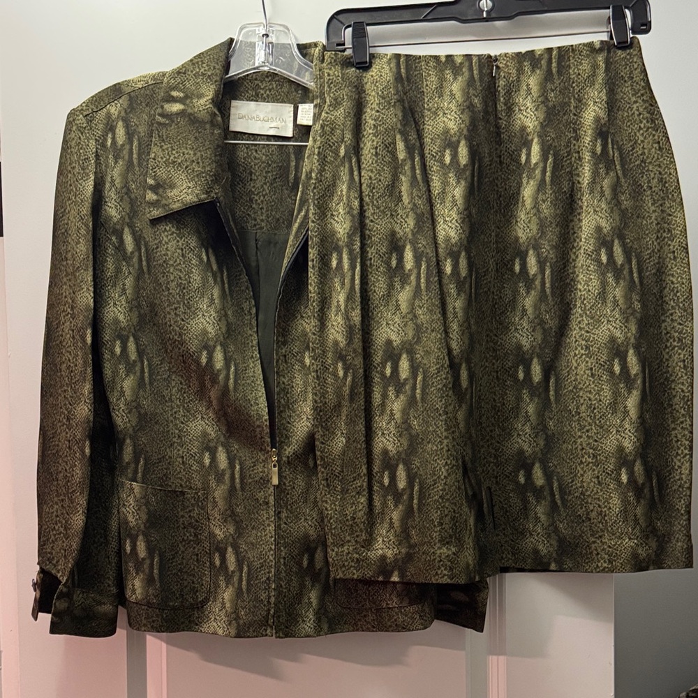 Dana Buchman Green Patterned Blazer and skirt. Worn only once! 10 top,12 skirt